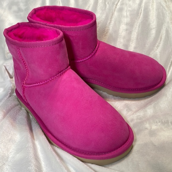 UGG Classic Mini II Shearling Boot - Picture 5 of 17